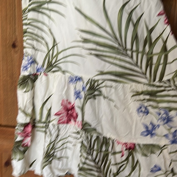 Hawaiian flowy dress - Picture 2 of 5